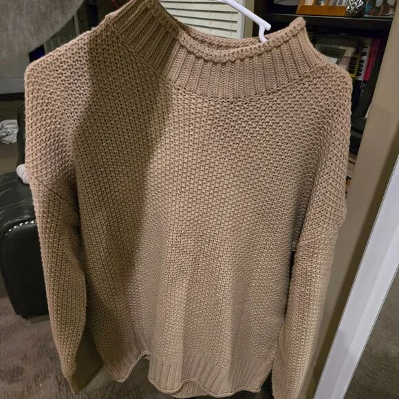 Amazon Sweater - Picture 2 of 2